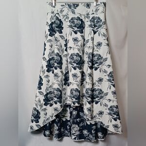 Eva-Mendes White and Navy Blue Floral Pleated High-Low Midi Skirt. 8
